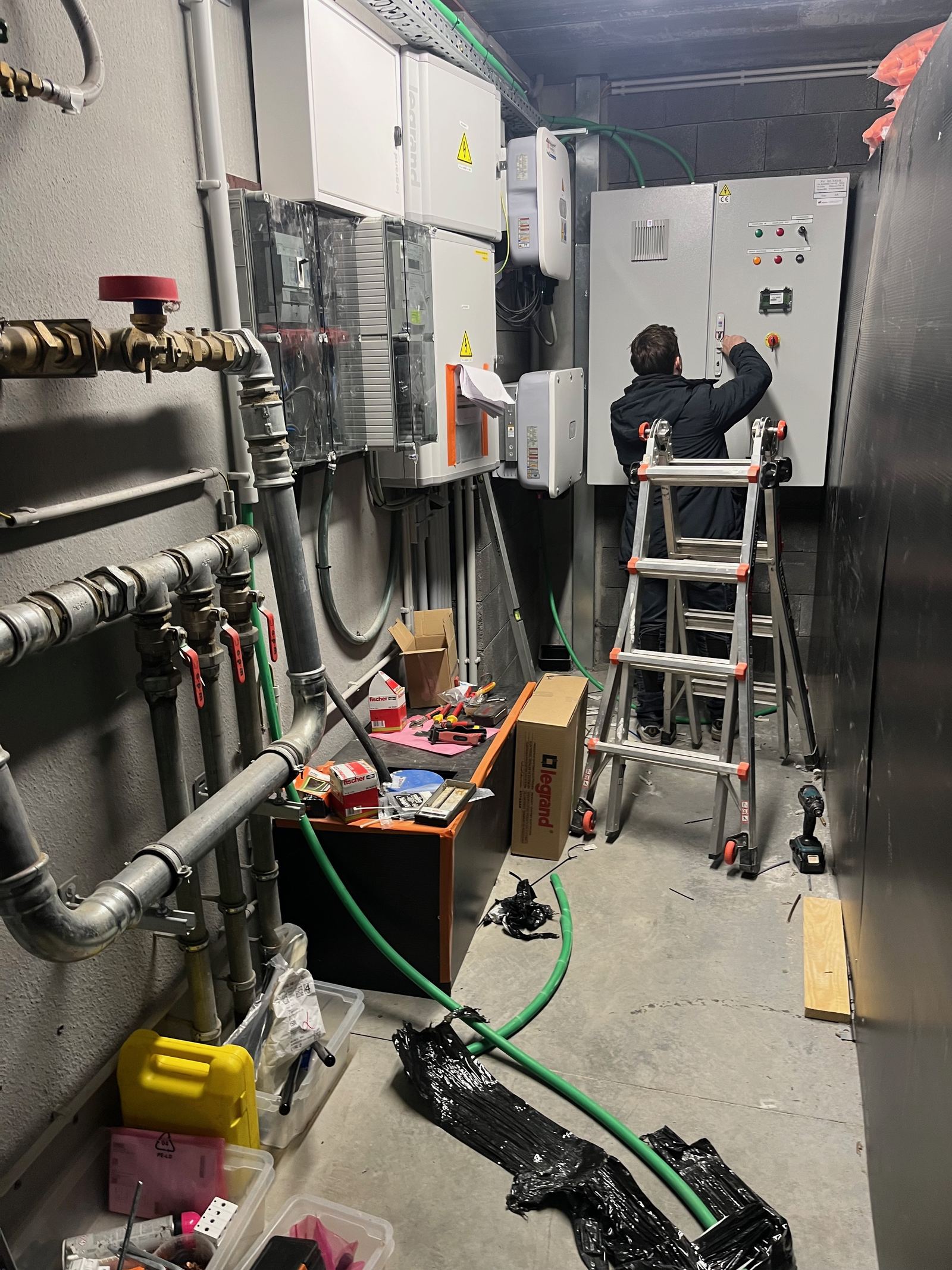 Raccordement électrique dans une armoire technique